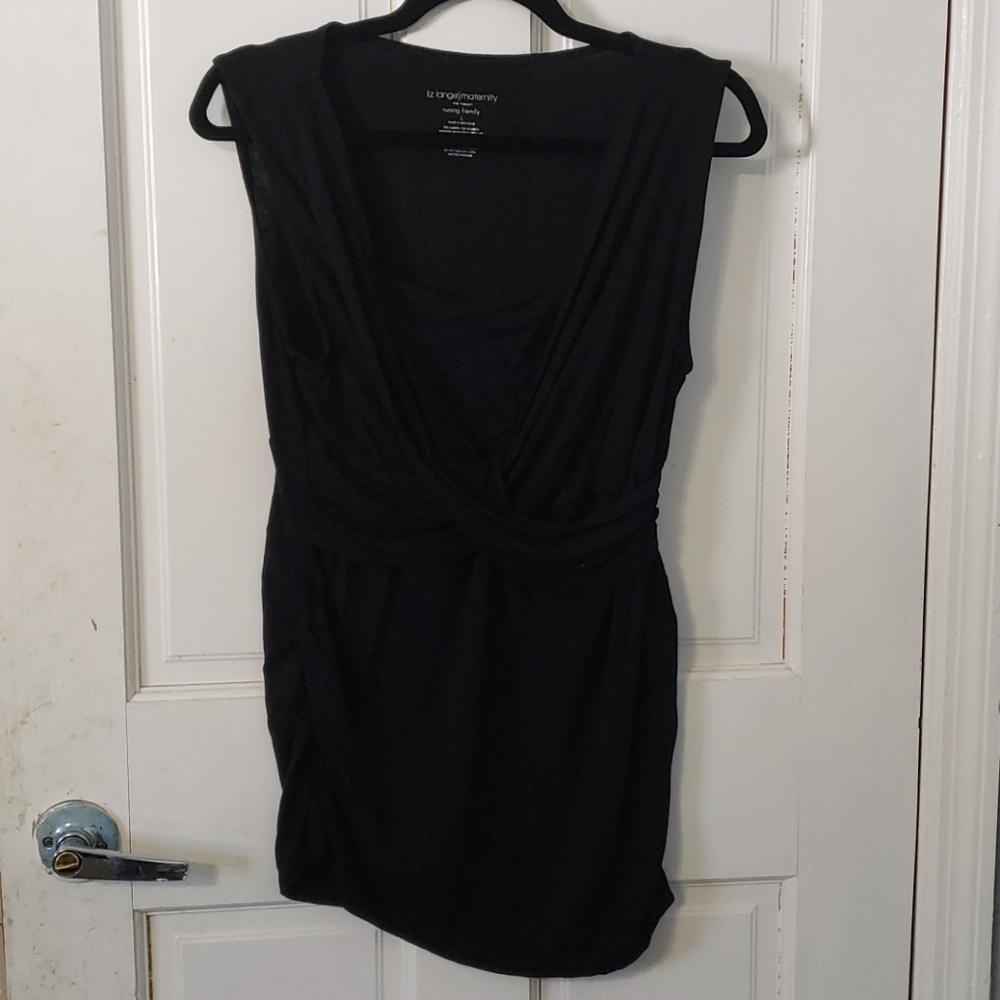 Womans sleevless black top